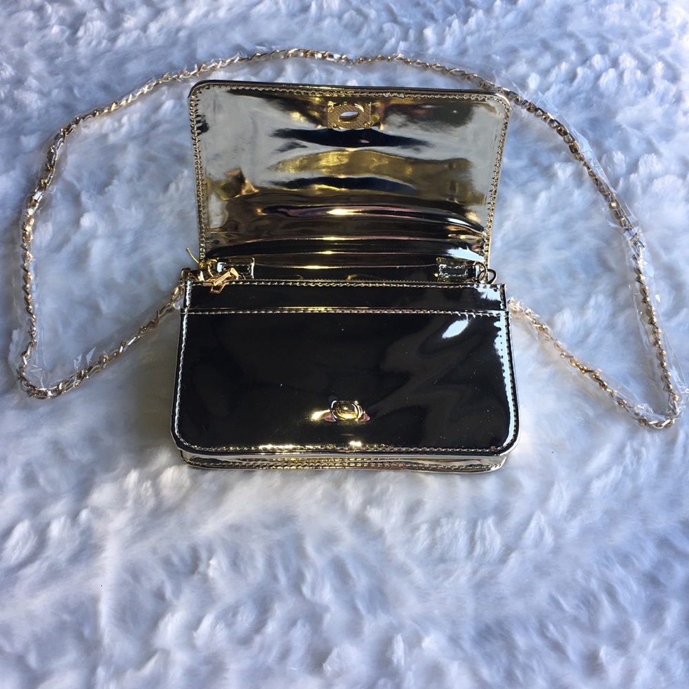 ⭐️ 🌼✨ Kylie Crossbody Metallic Gold Chain Clutch - Picture 6 of 8